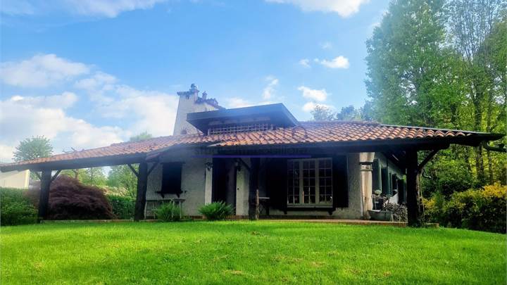 CANTU' vendo VILLA arredata con giardino privato