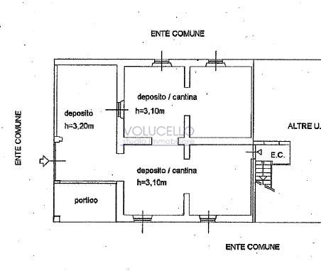 CANTU' vendesi DEPOSITO Mq 150 con accesso carraio