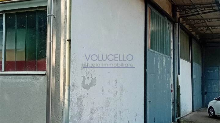 NOVEDRATE vendiamo CAPANNONE MQ 1.700