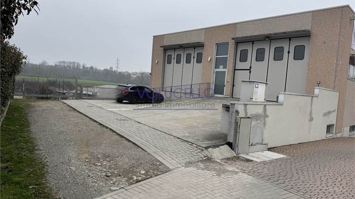 MEDA affittiamo CAPANNONE di recente costruzione