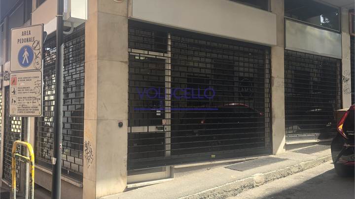 CANTU' centro affittiamo NEGOZIO/UFFICIO di circa 150 Mq